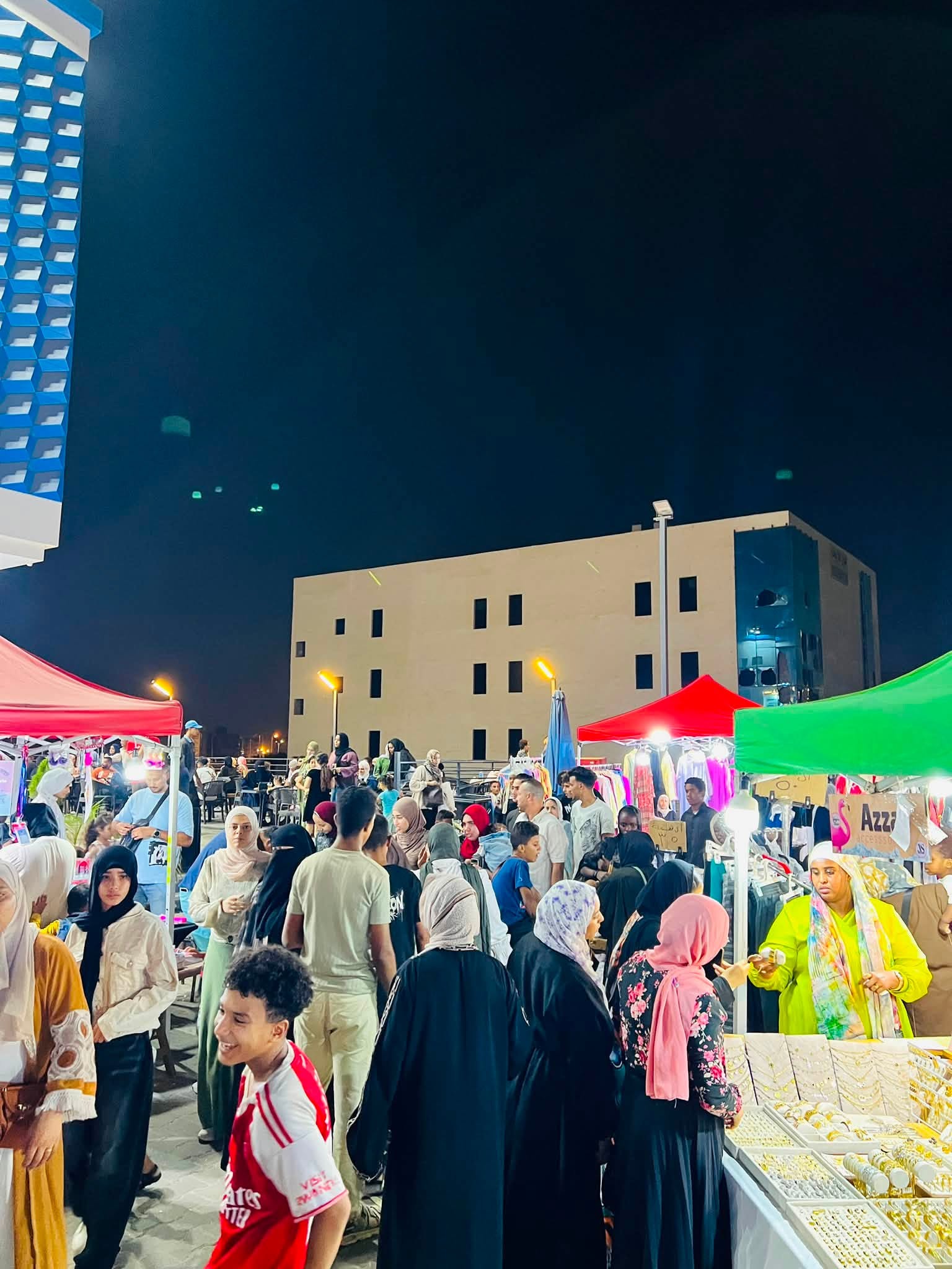 عارضون في MACA